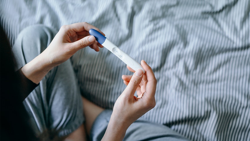 ما هي أعراض الحمل قبل الدورة الشهرية بيومين ؟