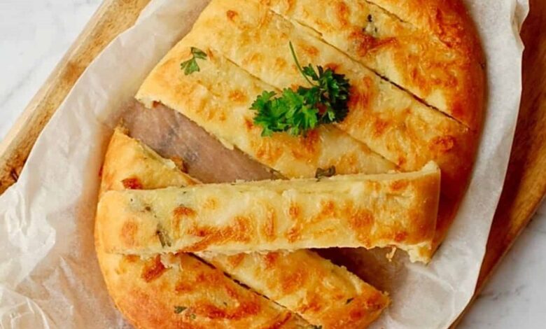 وصفة خبز كيتو بالجبن والثوم