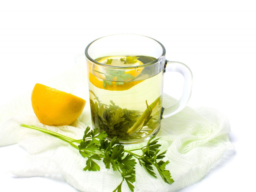 فوائد شاي البقدونس والليمون